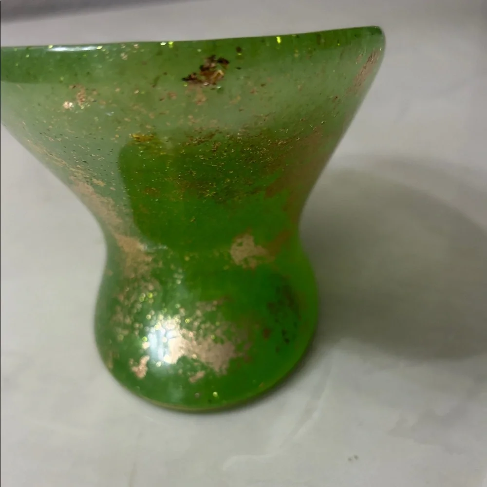 Self- draining soap holder